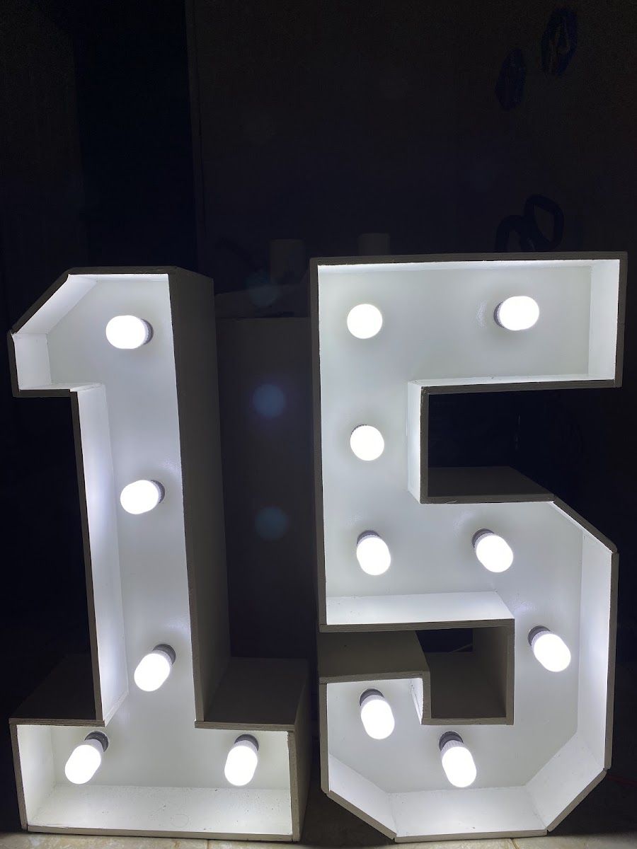 Número 15 luminoso